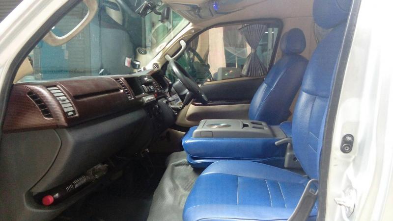 TOYOTA HIACE COMMUTER 2007