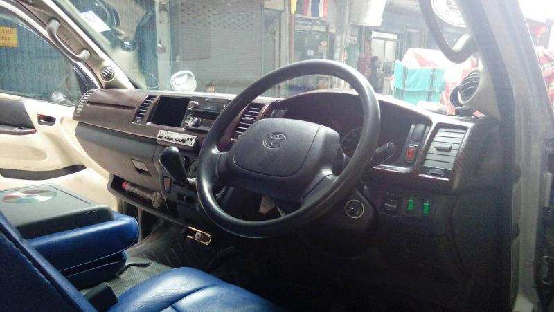 TOYOTA HIACE COMMUTER 2007