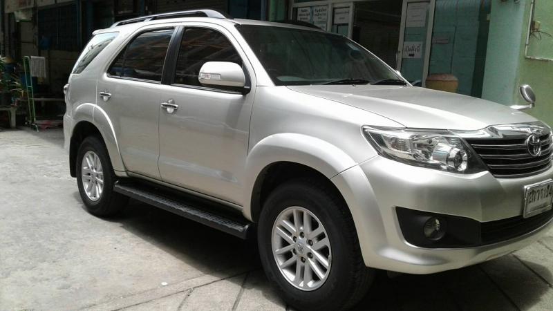 TOYOTA FORTUNER 2012