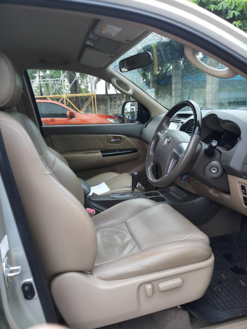 TOYOTA FORTUNER 2012