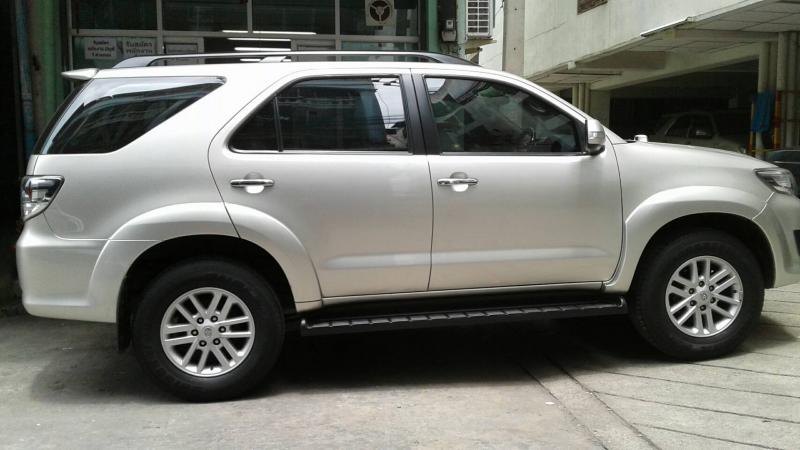 TOYOTA FORTUNER 2012