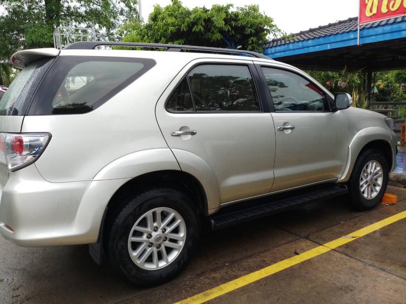 TOYOTA FORTUNER 2012