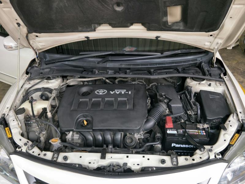TOYOTA Collora Altis 2.0V Dual VTT-i 2011