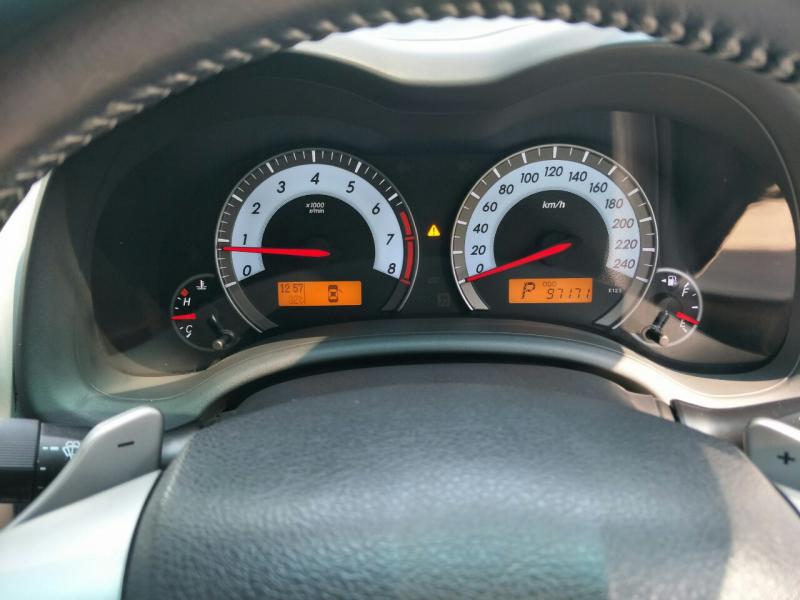 TOYOTA Collora Altis 2.0V Dual VTT-i 2011