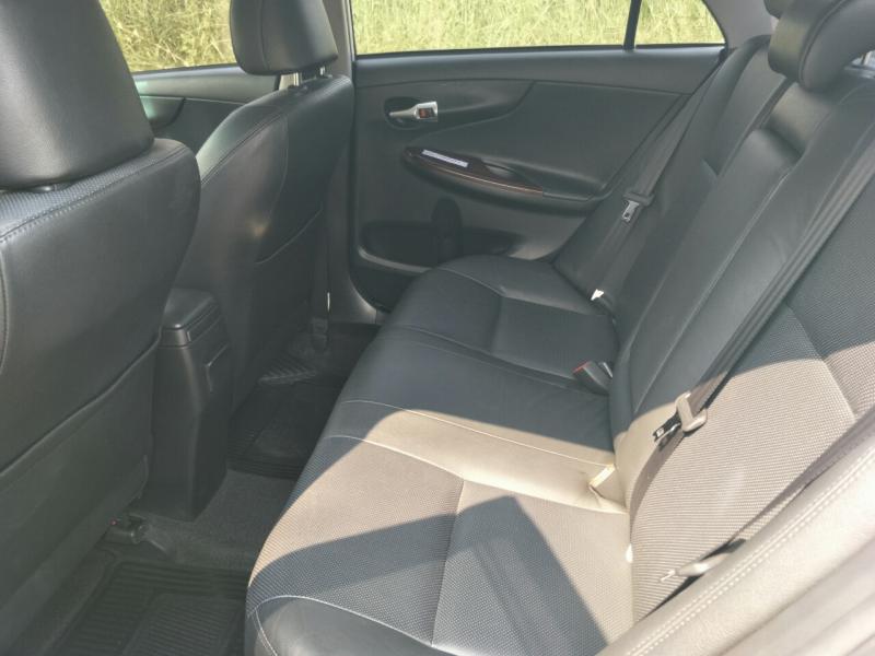 TOYOTA Collora Altis 2.0V Dual VTT-i 2011