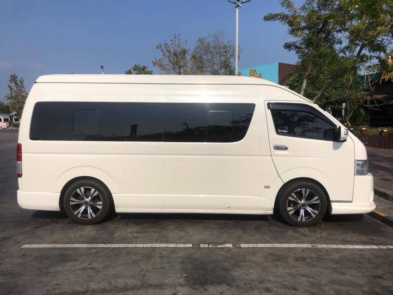 TOYOTA Commuter 2016