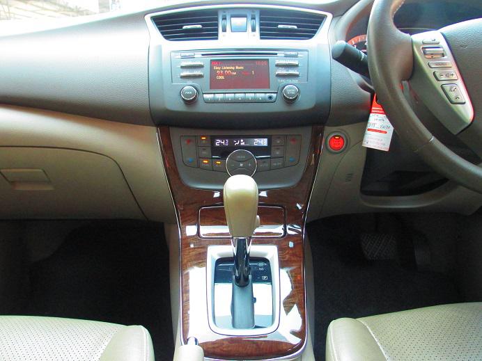 NISSAN SYLPHY 1.8V 2013