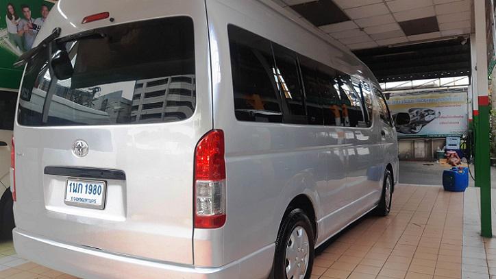 TOYOTA Commuter 2010