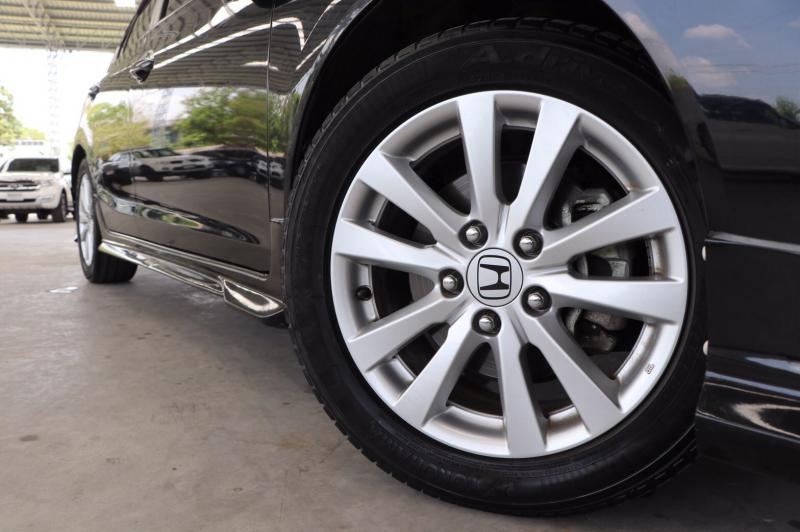 HONDA civic 1.8 e navi 2013