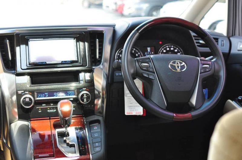 TOYOTA Vellfire 2.5 2017