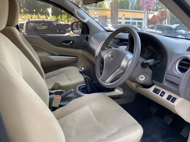 NISSAN np300 2019