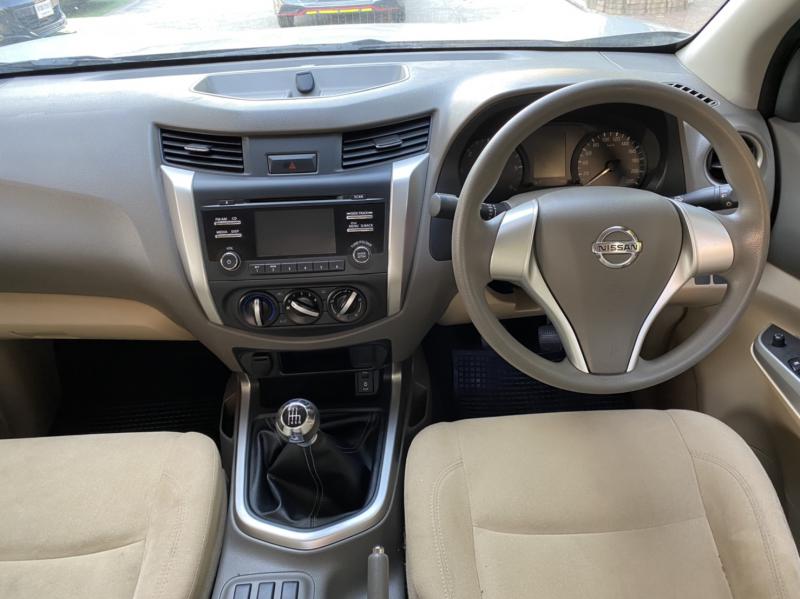 NISSAN np300 2019