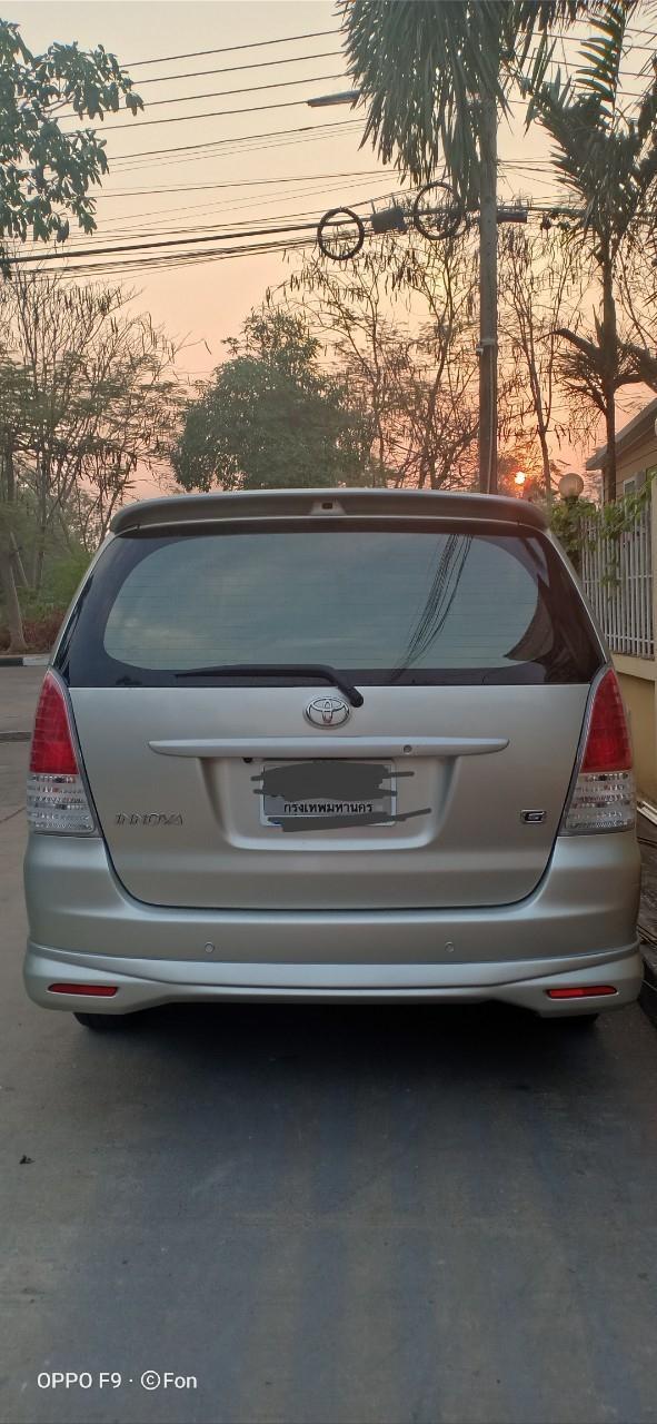 TOYOTA Innova  2010