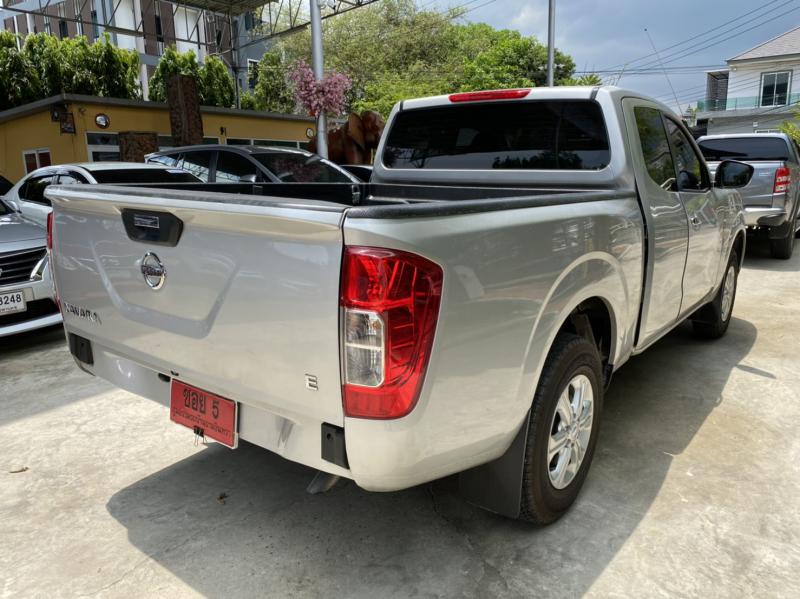 NISSAN np300 2018