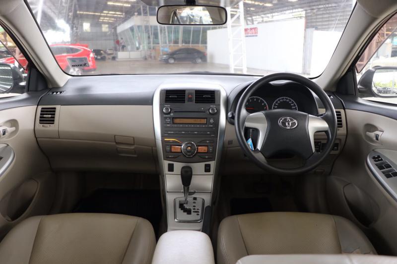 TOYOTA altis 1.8e 2013