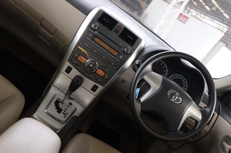 TOYOTA altis 1.8e 2013