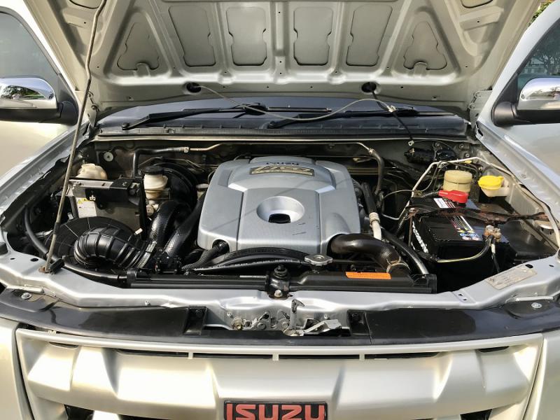ISUZU 2.5 hilender 2009