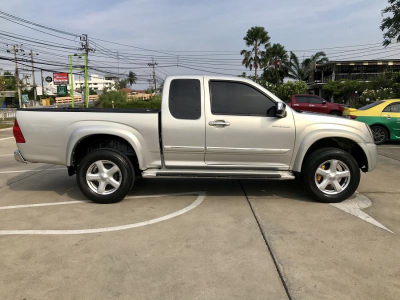 ISUZU 2.5 hilender 2009