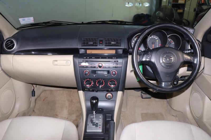 MAZDA 3 2005