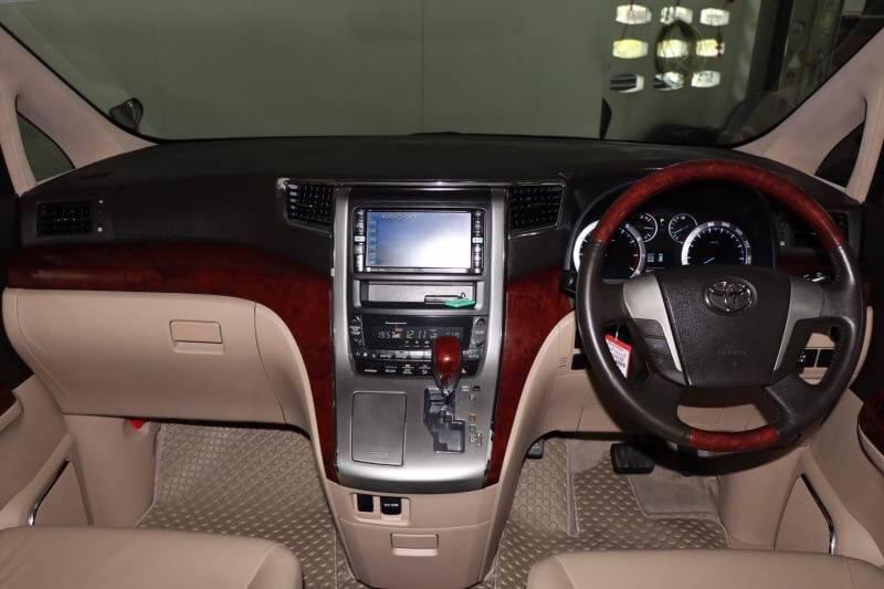 TOYOTA ALPHARD 2.4 V A/T 2010