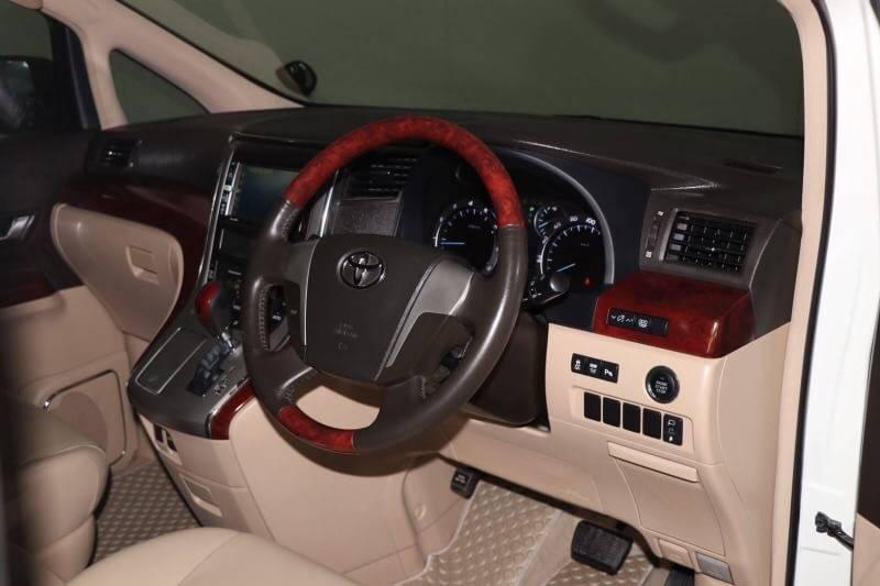 TOYOTA ALPHARD 2.4 V A/T 2010