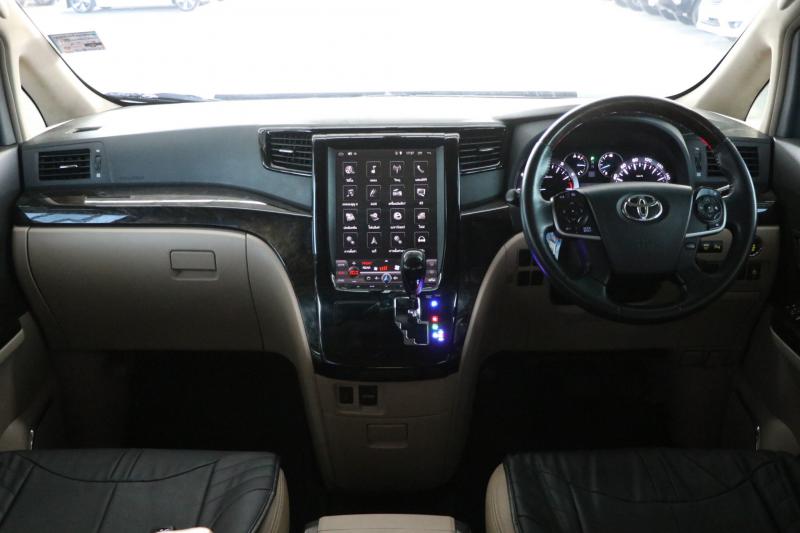 TOYOTA ALPHARD 2.4 V 2012