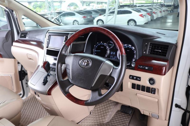 TOYOTA alphand 2.4 v 2010