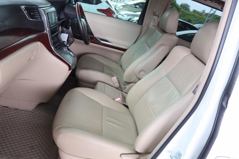 TOYOTA alphand 2.4 v 2010