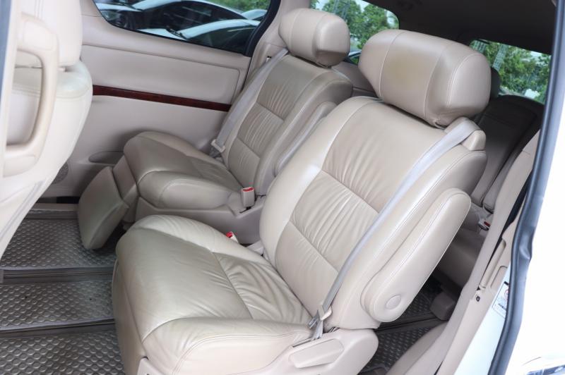 TOYOTA alphand 2.4 v 2010