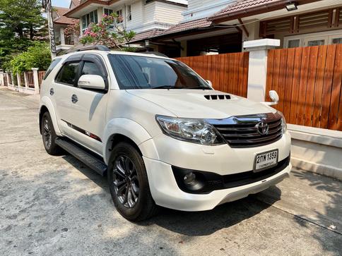 TOYOTA Fortuner 2013