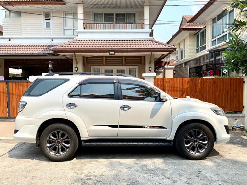 TOYOTA Fortuner 2013