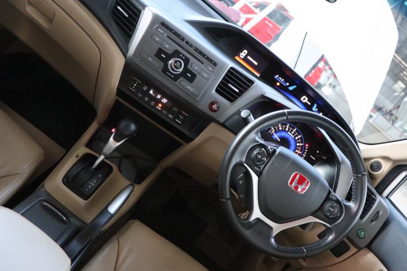 HONDA civic 1.8 e 2013