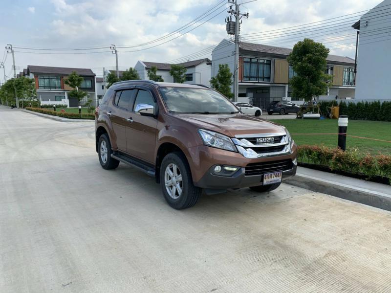 ISUZU  MU-X 3.0 2WD NAVIGA 2013