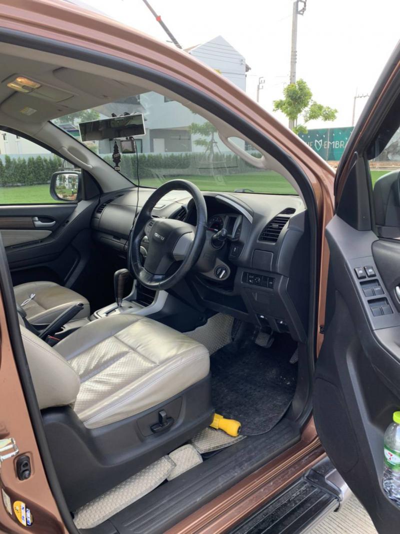 ISUZU MU-X 3.0 2WD NAVIGA 2013