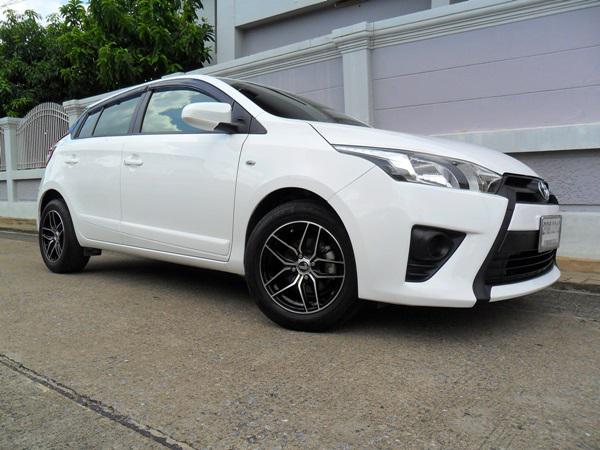 TOYOTA Yaris 2014