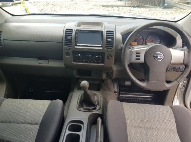 NISSAN Navara caliber 2.5LE 2013