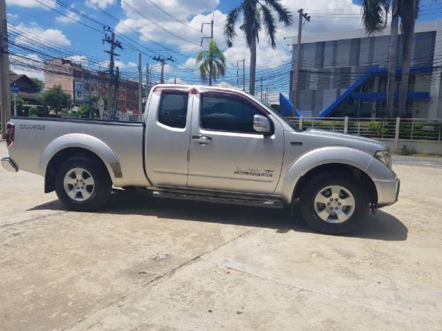 NISSAN Navara caliber 2.5LE 2013