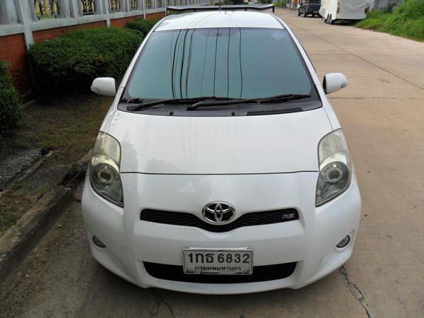 TOYOTA Yaris 2013