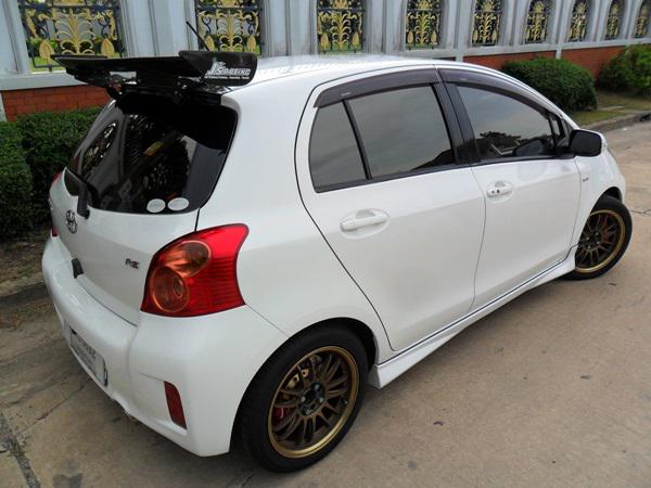 TOYOTA Yaris 2013