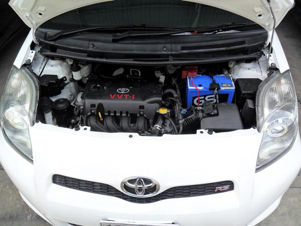 TOYOTA Yaris 2013