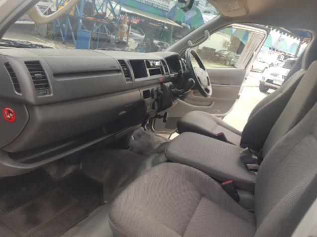 TOYOTA Commuter 3.0G mt 2014