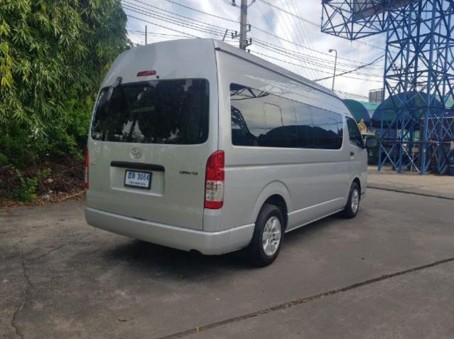 TOYOTA Commuter 3.0G mt 2014