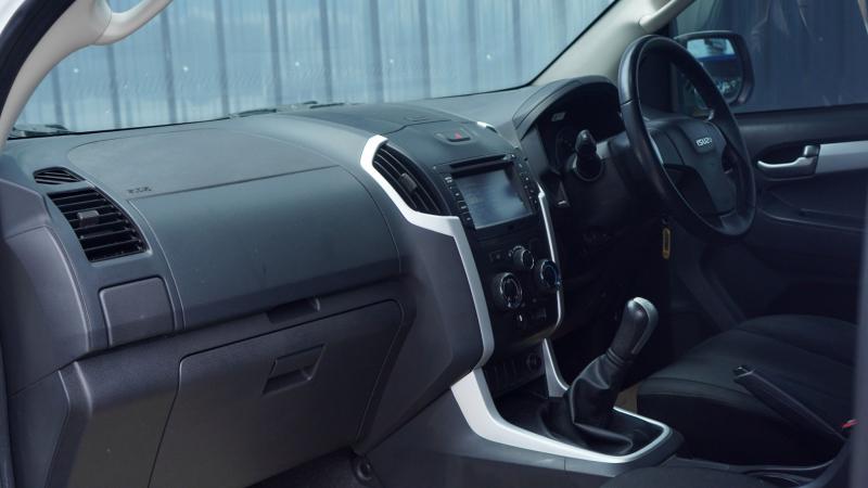 ISUZU Dmax All New Blue Po 2016