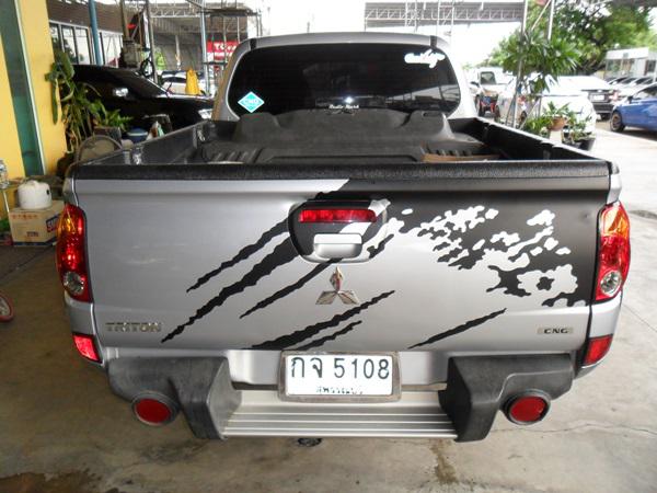 MITSUBISHI Triton 2011