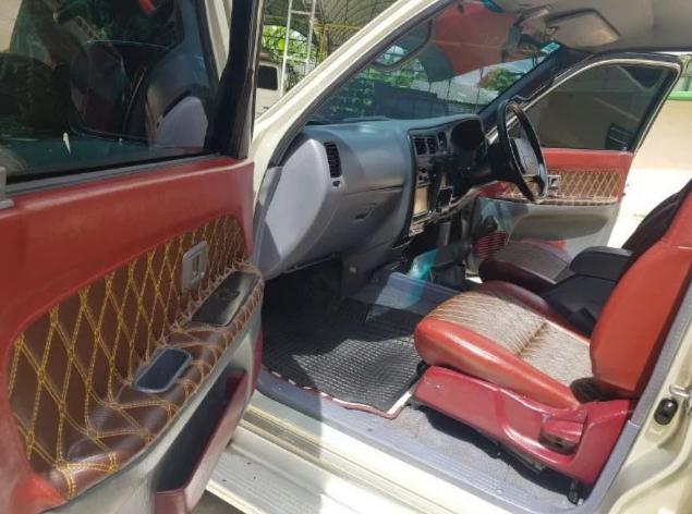 TOYOTA Hilux Sport Rider sr 2000