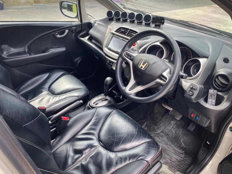 HONDA jazz 1.5 SV ตัวท็อป 2011