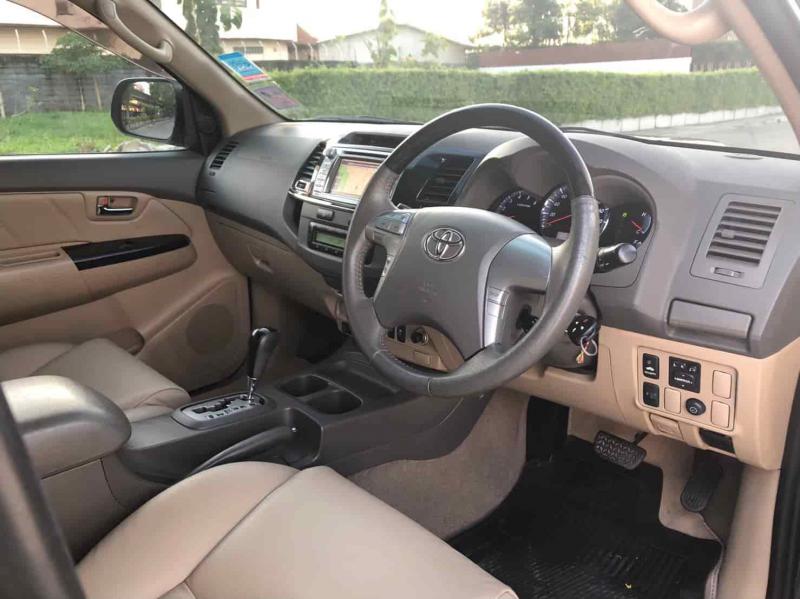 TOYOTA Fortuner 2WD 2013