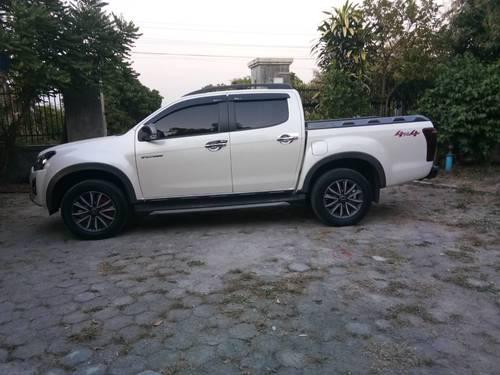 ISUZU D-MAX V-Cross Max 4D 2018