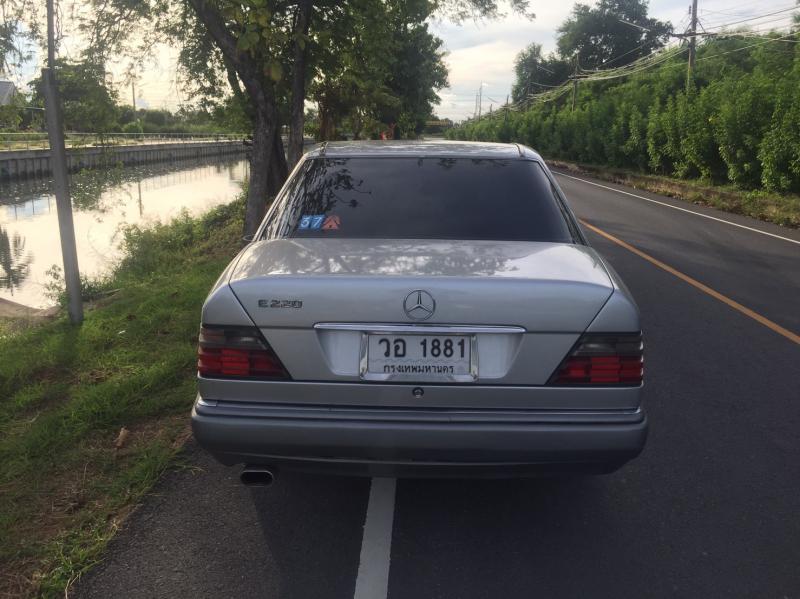 BENZ E220 A 1995