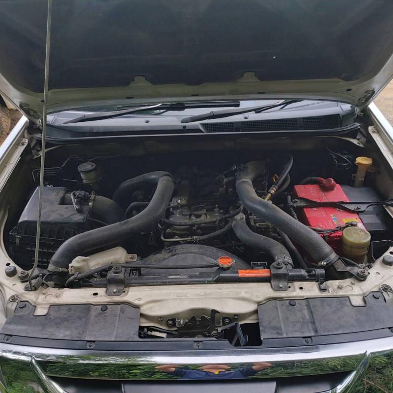 ISUZU d-max Hi-lander 2.5 2012
